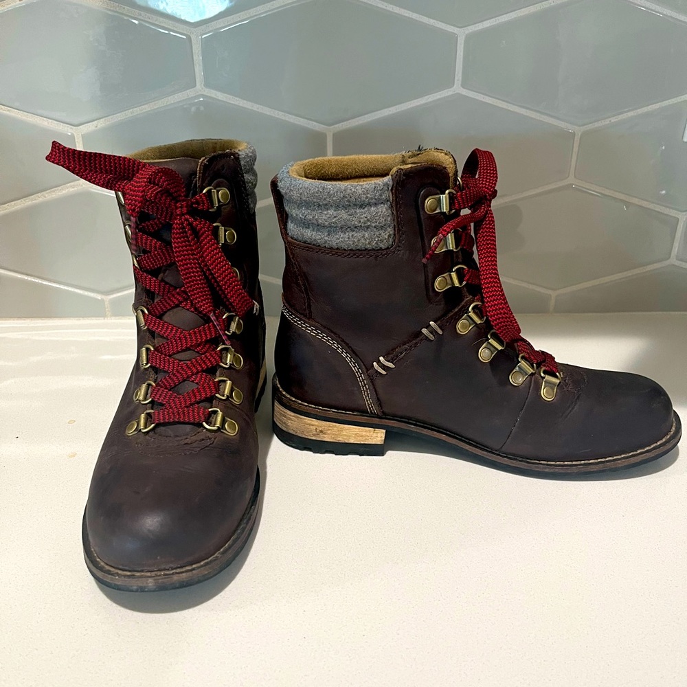 Kodiak brown leather thinsulate boots. Size 6.5